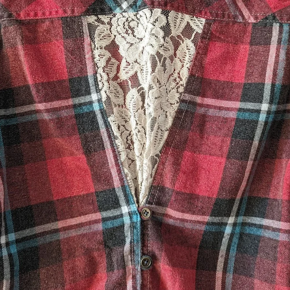 Lightweight Plaid Flannel with Back Lace Panel // Size L // Taylor & Sage - Picture 4 of 10